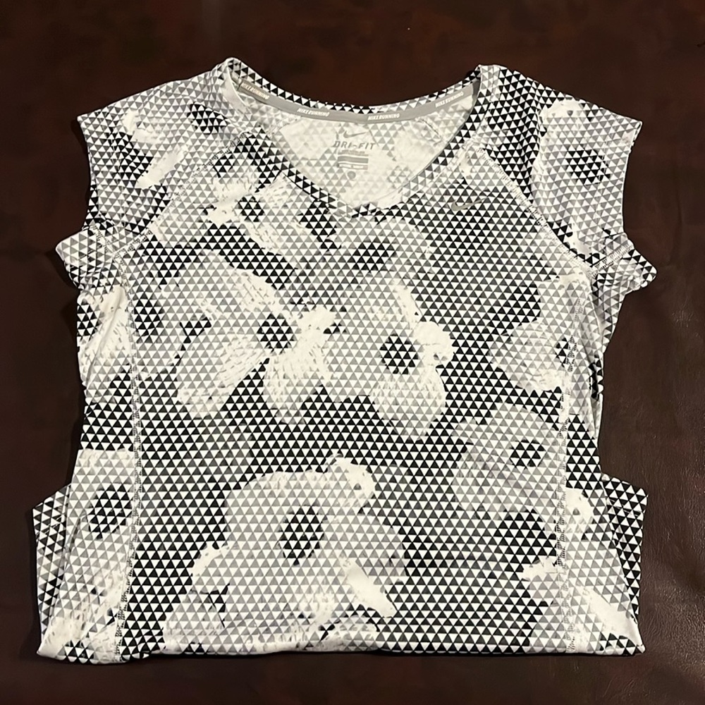 Super cute Bike running top. Like new. Women’s size small.